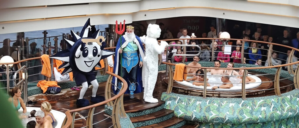 Poseidon, Medvěd a maskot MSC u vnitřních bazénů