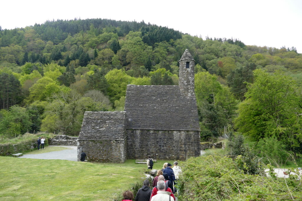 Kostelík v Glendalough
