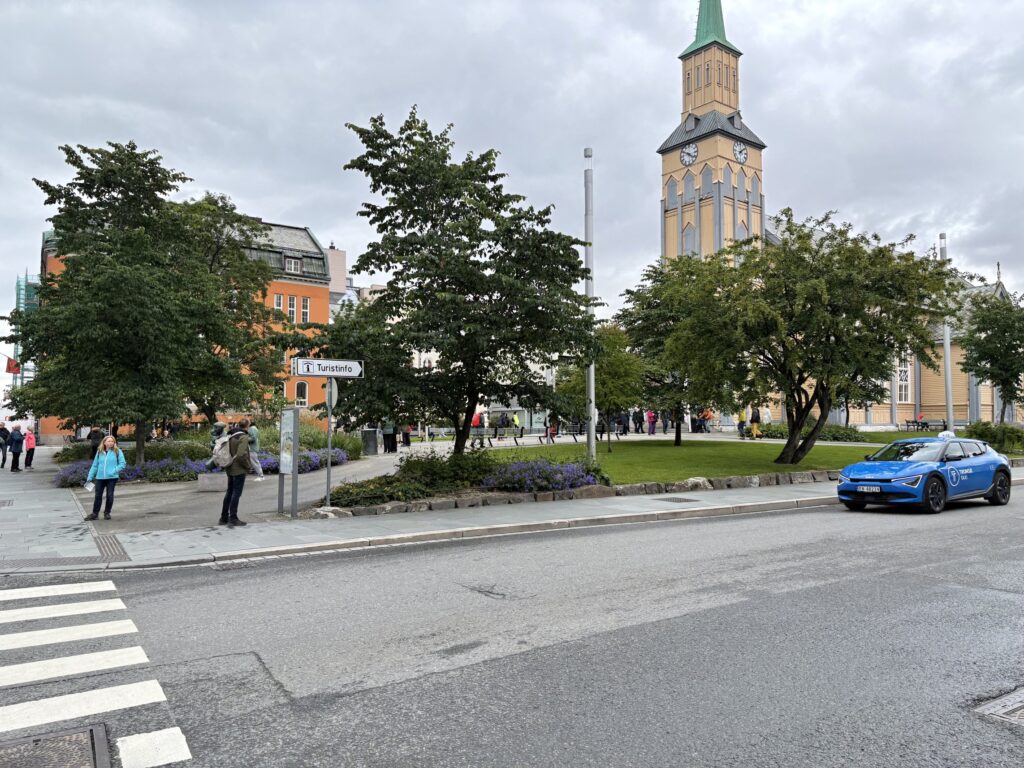 Náměstí s kostelem