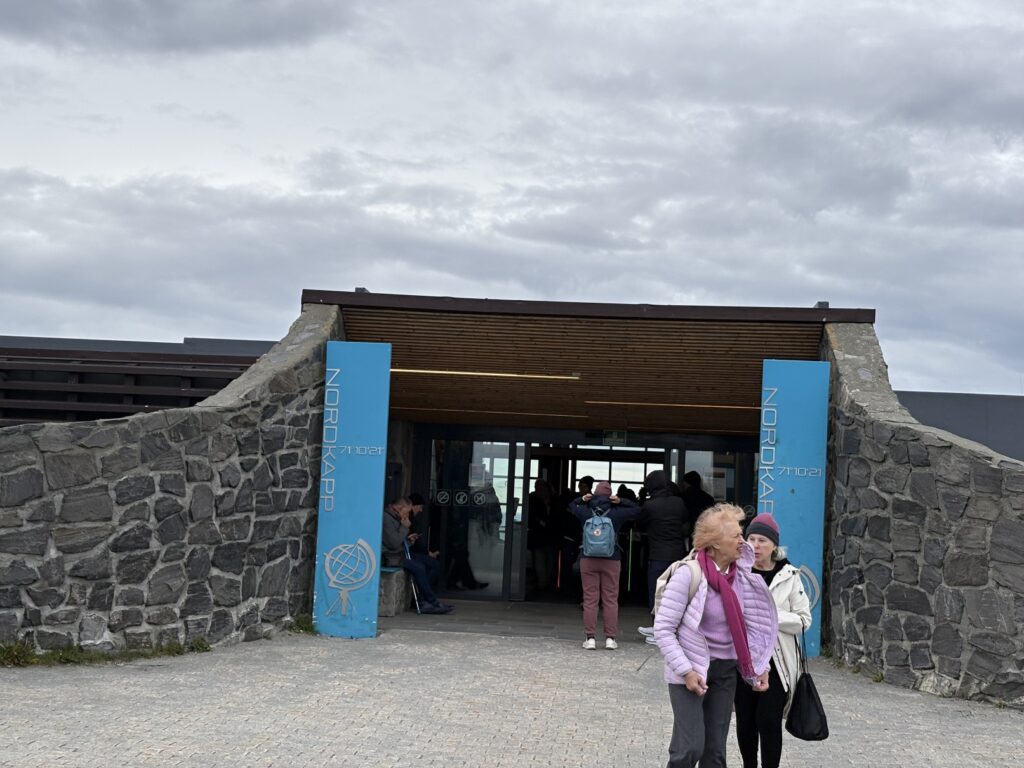 Vstup do hlavní budovy Nordkapp